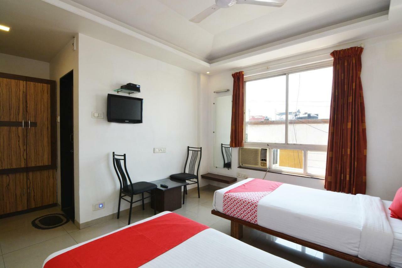 Oyo 24197 Saptaruchi Hotel Pimpri-Chinchwad Exterior photo