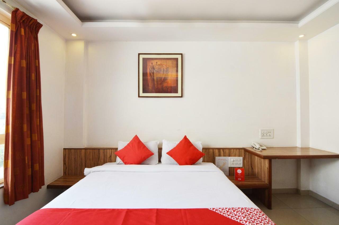 Oyo 24197 Saptaruchi Hotel Pimpri-Chinchwad Exterior photo